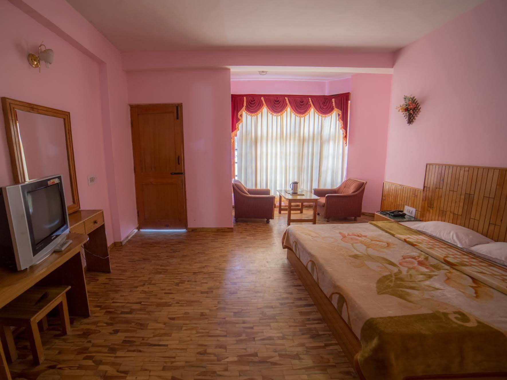 Hotel Satkar Residency - Riverside Old Manali Экстерьер фото